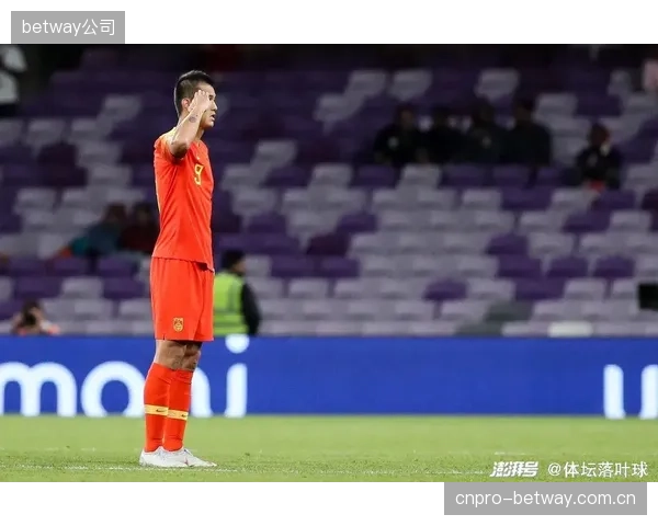 归化中锋然加凭借稳定的俱乐部出勤率和进球效率，锁定国家队主力中锋位置以应对德国高大防线。